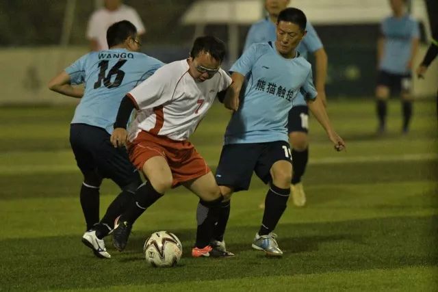 恩比德复出76人负尼克斯 利拉德缺阵雄鹿屠龙